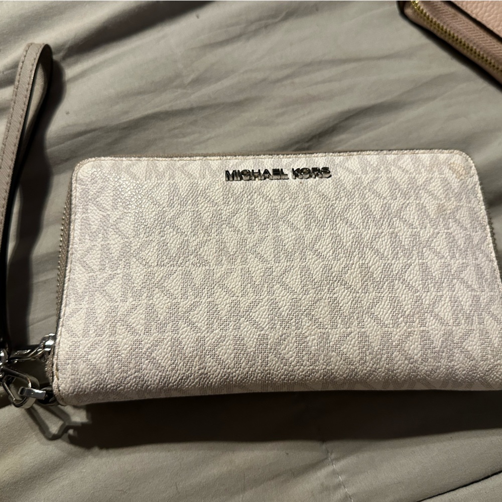 MIK wristlet